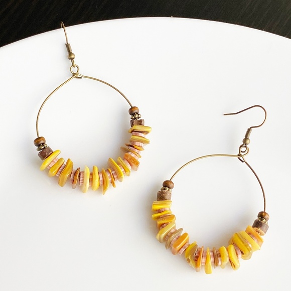 NEW "Canyon" Shell Round Earrings (yellow) - Picture 2 of 7